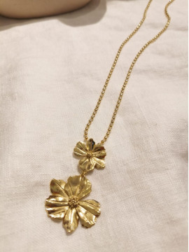 Sautoir pendentif fleur dorée